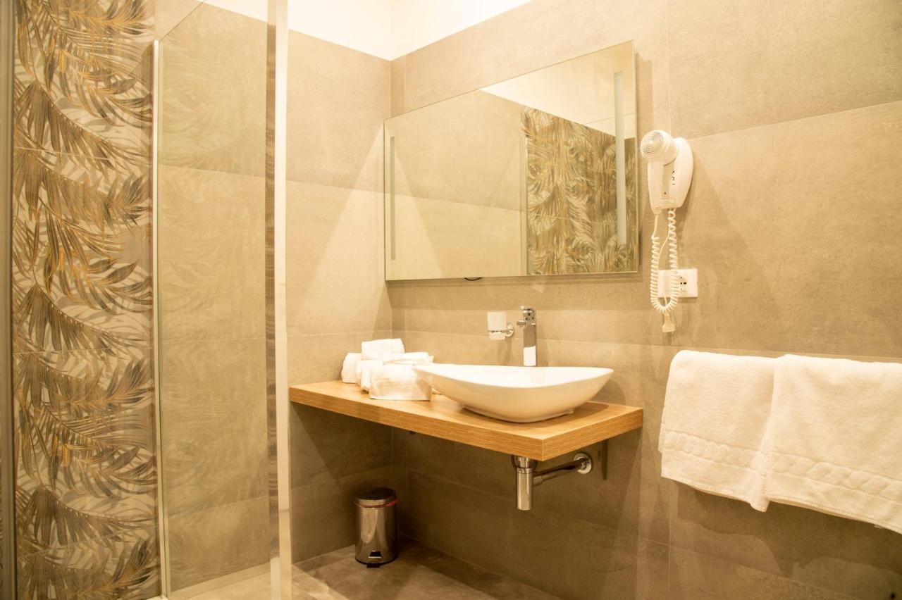 Domus Napoleone Hotell Rom Exteriör bild